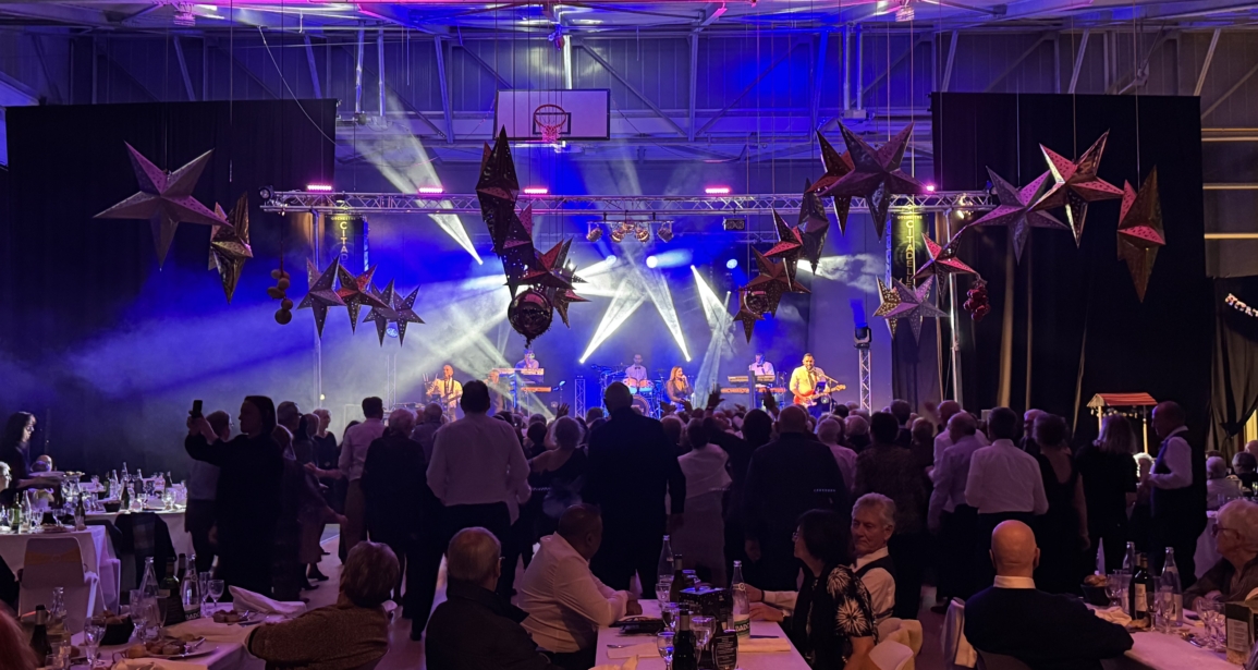 D’une salle de sports à une salle de spectacle.  